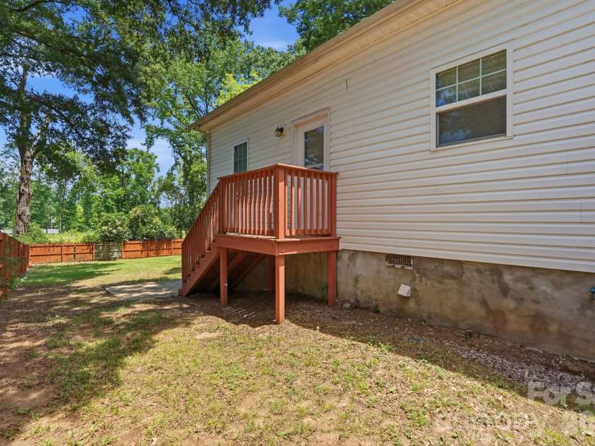 4514 Wildwood Avenue, Charlotte, NC 28208.  MLS# CAR4391328, YatesRealty ID 29255. 