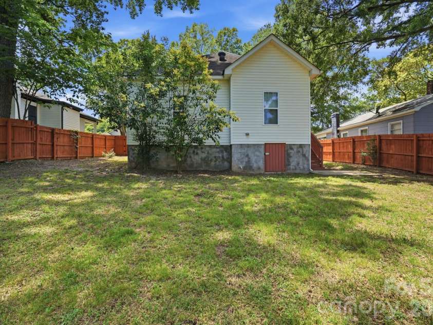 4514 Wildwood Avenue, Charlotte, NC 28208.  MLS# CAR4391328, YatesRealty ID 29255. 