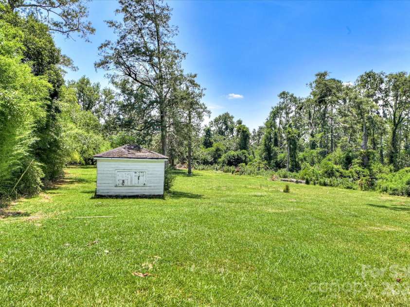 420 Columbia Road, Edgefield, SC 29824.  MLS# CAR4287075, YatesRealty ID 29257. 