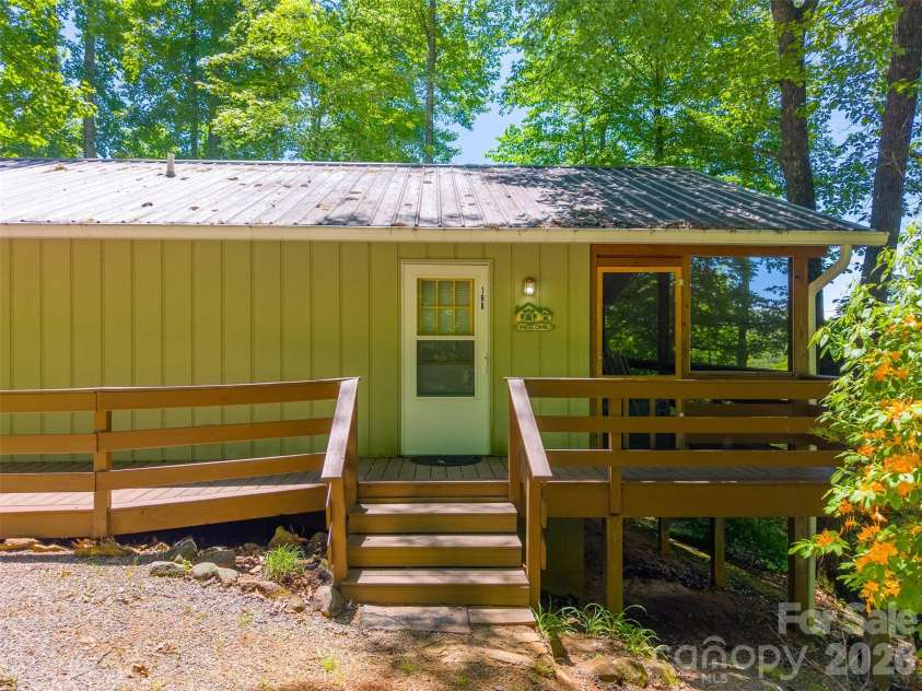 168 Grizzly Ridge, Sylva, NC 28779.  MLS# CAR4387715, YatesRealty ID 29258. 
