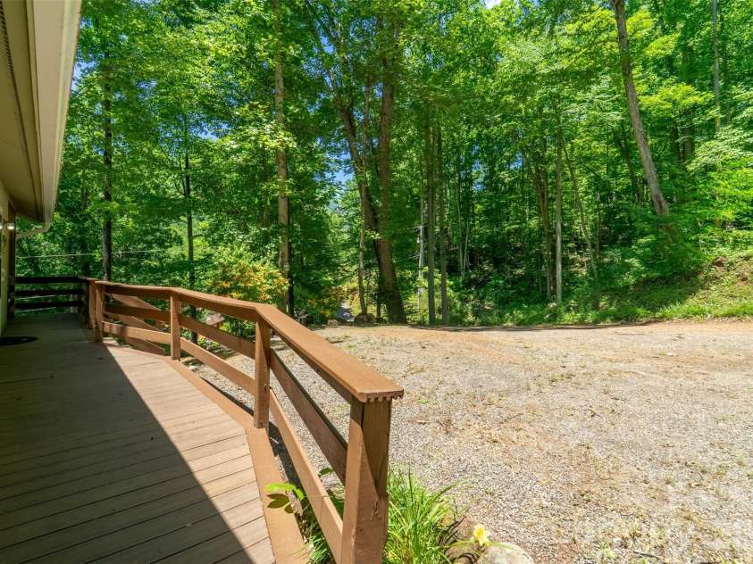 168 Grizzly Ridge, Sylva, NC 28779.  MLS# CAR4387715, YatesRealty ID 29258. 