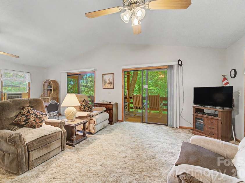 168 Grizzly Ridge, Sylva, NC 28779.  MLS# CAR4387715, YatesRealty ID 29258. 