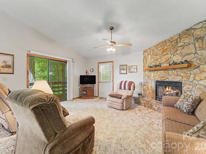168 Grizzly Ridge, Sylva, NC 28779.  MLS# CAR4387715, YatesRealty ID 29258. 