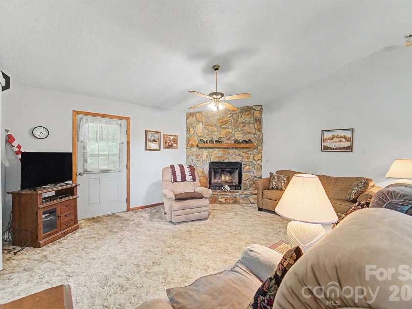 168 Grizzly Ridge, Sylva, NC 28779.  MLS# CAR4387715, YatesRealty ID 29258. 