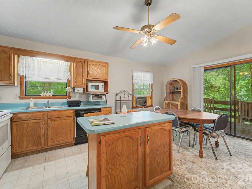 168 Grizzly Ridge, Sylva, NC 28779.  MLS# CAR4387715, YatesRealty ID 29258. 