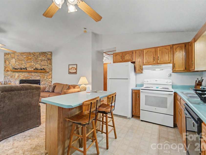 168 Grizzly Ridge, Sylva, NC 28779.  MLS# CAR4387715, YatesRealty ID 29258. 