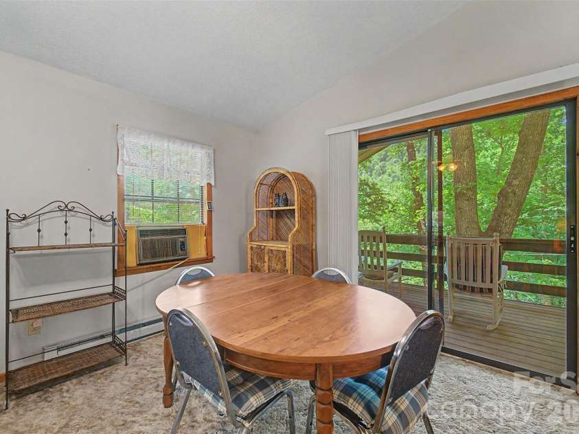 168 Grizzly Ridge, Sylva, NC 28779.  MLS# CAR4387715, YatesRealty ID 29258. 
