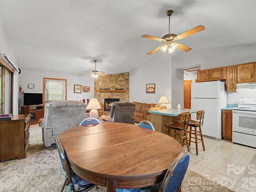 168 Grizzly Ridge, Sylva, NC 28779.  MLS# CAR4387715, YatesRealty ID 29258. 