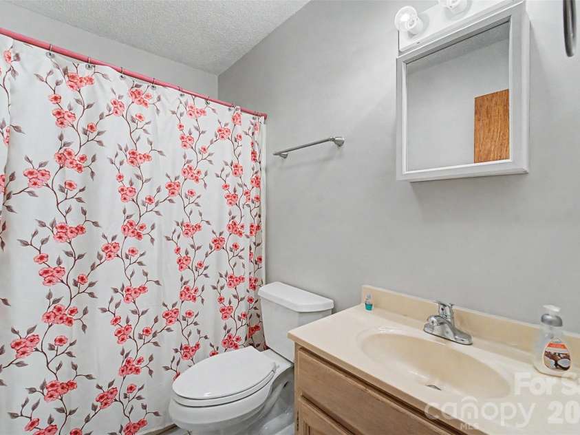 168 Grizzly Ridge, Sylva, NC 28779.  MLS# CAR4387715, YatesRealty ID 29258. 
