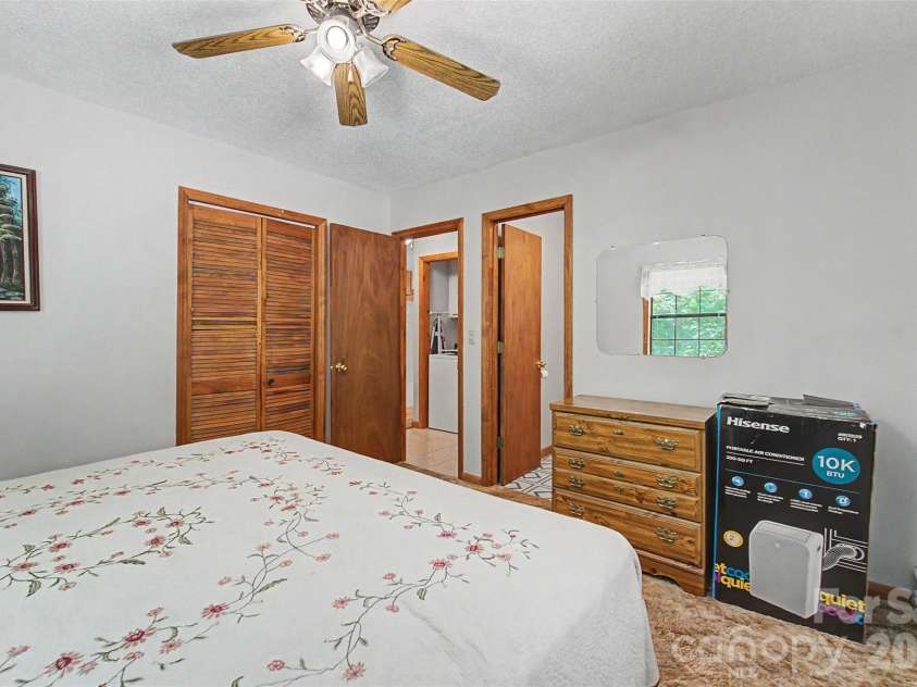 168 Grizzly Ridge, Sylva, NC 28779.  MLS# CAR4387715, YatesRealty ID 29258. 