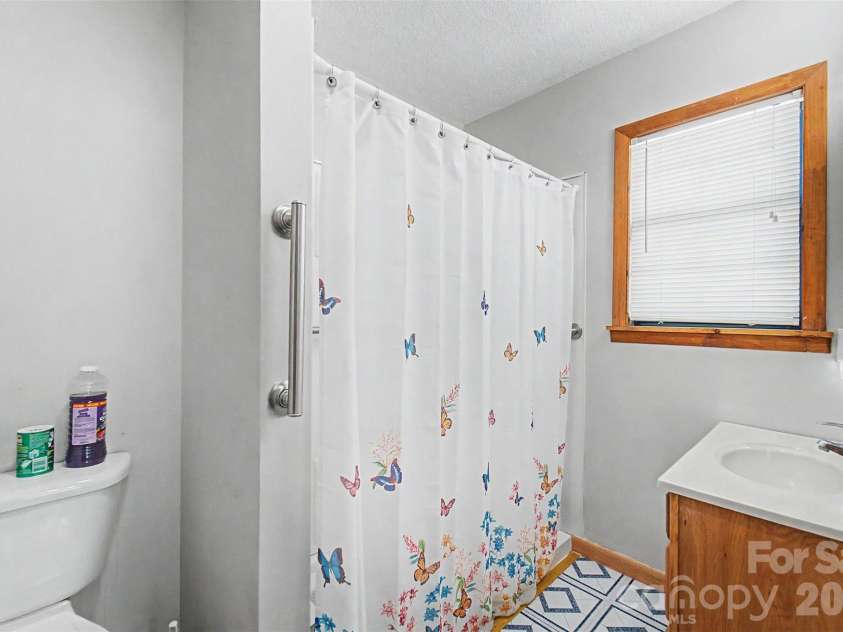 168 Grizzly Ridge, Sylva, NC 28779.  MLS# CAR4387715, YatesRealty ID 29258. 
