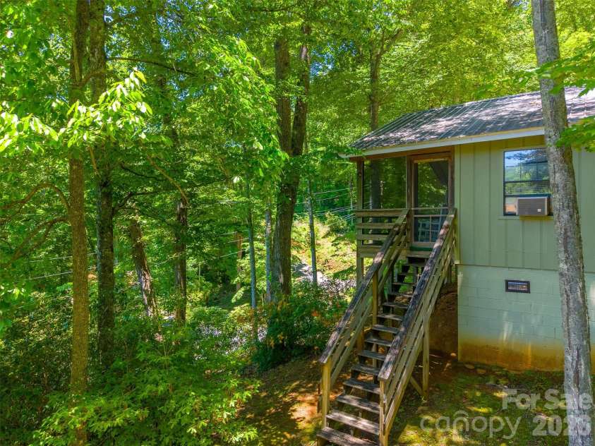 168 Grizzly Ridge, Sylva, NC 28779.  MLS# CAR4387715, YatesRealty ID 29258. 