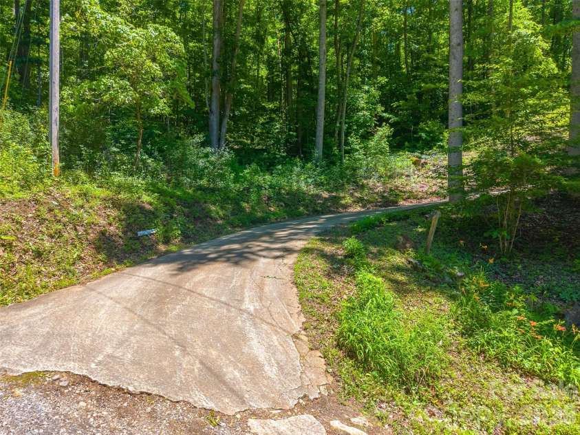 168 Grizzly Ridge, Sylva, NC 28779.  MLS# CAR4387715, YatesRealty ID 29258. 