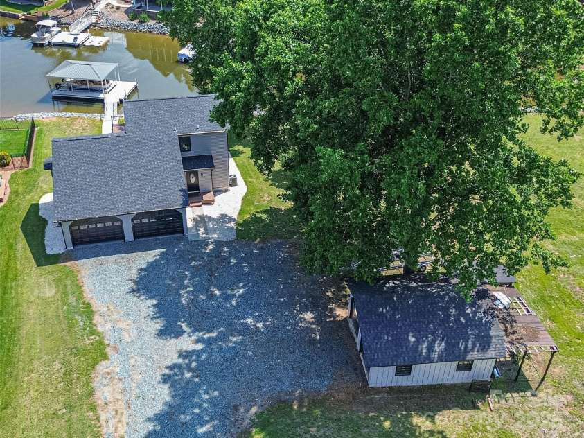 208 Sheppard Point, Lexington, NC 27292.  MLS# CAR4285278, YatesRealty ID 29258. 