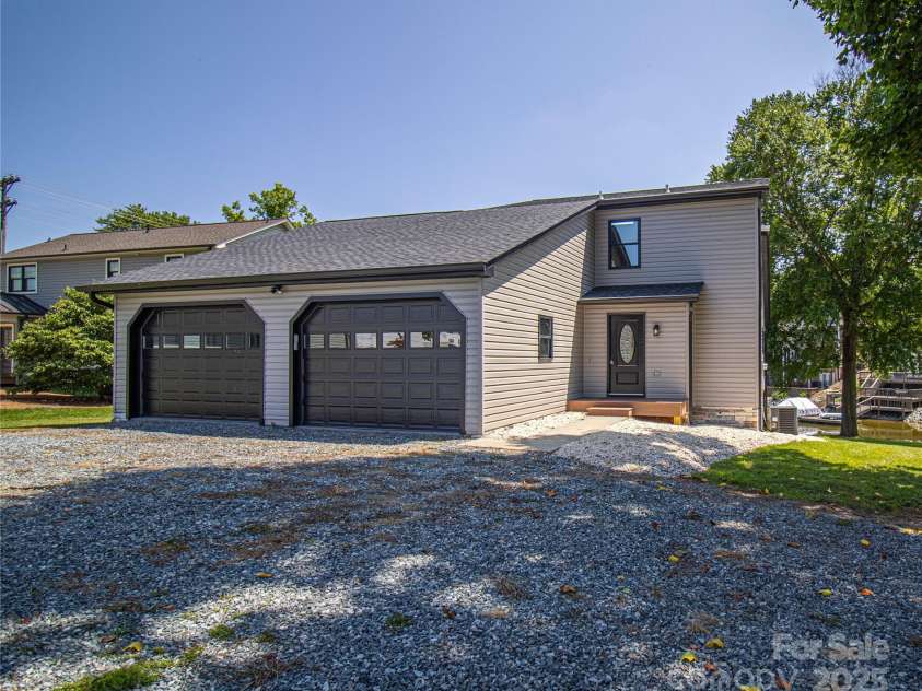 208 Sheppard Point, Lexington, NC 27292.  MLS# CAR4285278, YatesRealty ID 29258. 
