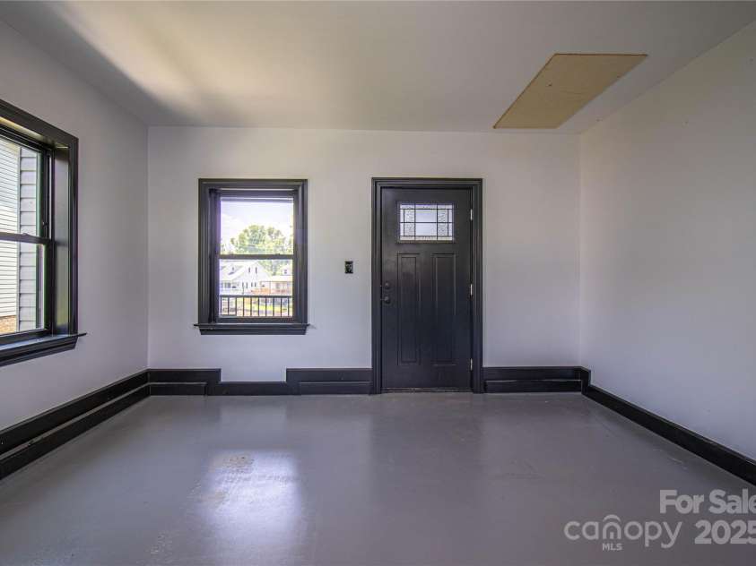 208 Sheppard Point, Lexington, NC 27292.  MLS# CAR4285278, YatesRealty ID 29258. 