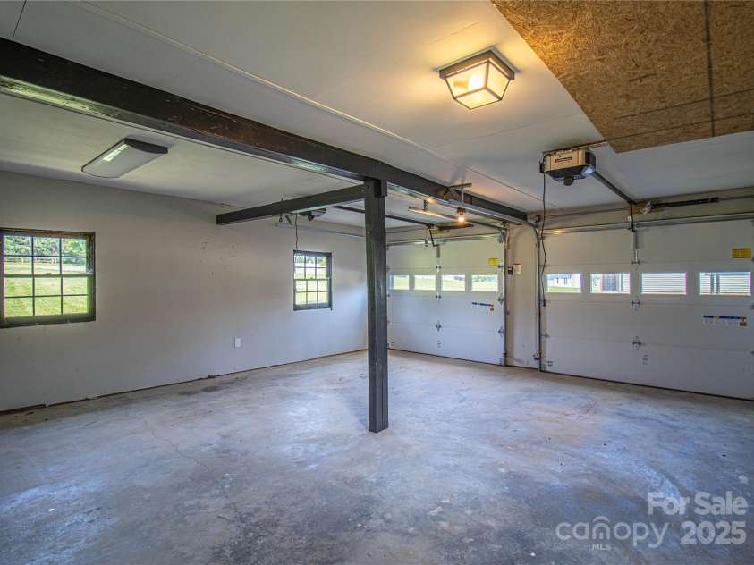 208 Sheppard Point, Lexington, NC 27292.  MLS# CAR4285278, YatesRealty ID 29258. 