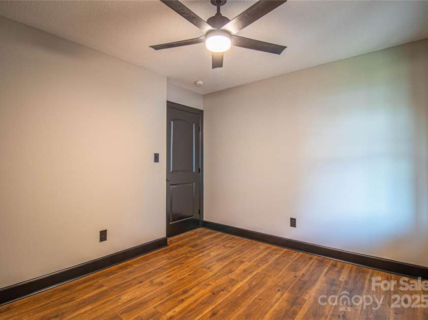 208 Sheppard Point, Lexington, NC 27292.  MLS# CAR4285278, YatesRealty ID 29258. 