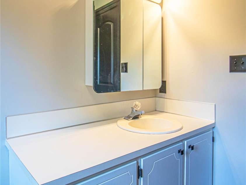 208 Sheppard Point, Lexington, NC 27292.  MLS# CAR4285278, YatesRealty ID 29258. 