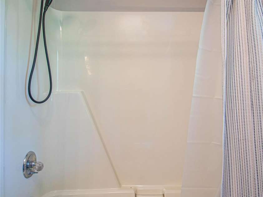 208 Sheppard Point, Lexington, NC 27292.  MLS# CAR4285278, YatesRealty ID 29258. 