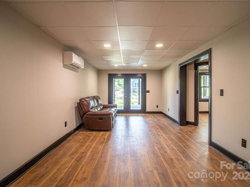 208 Sheppard Point, Lexington, NC 27292.  MLS# CAR4285278, YatesRealty ID 29258. 