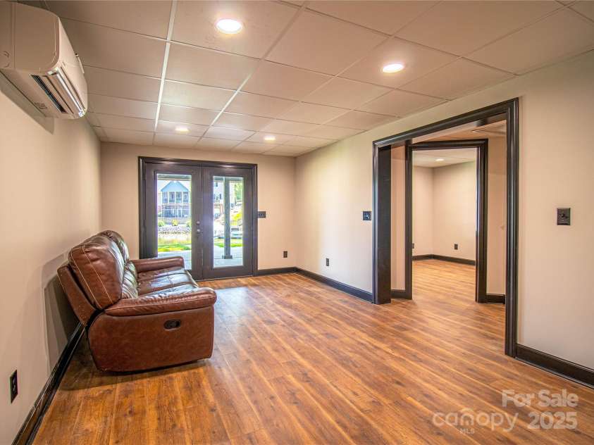 208 Sheppard Point, Lexington, NC 27292.  MLS# CAR4285278, YatesRealty ID 29258. 