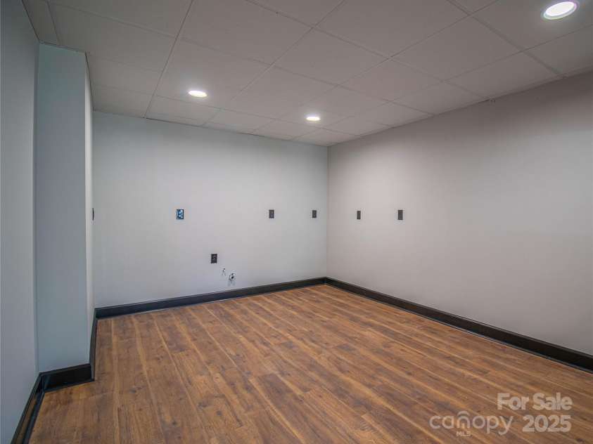 208 Sheppard Point, Lexington, NC 27292.  MLS# CAR4285278, YatesRealty ID 29258. 