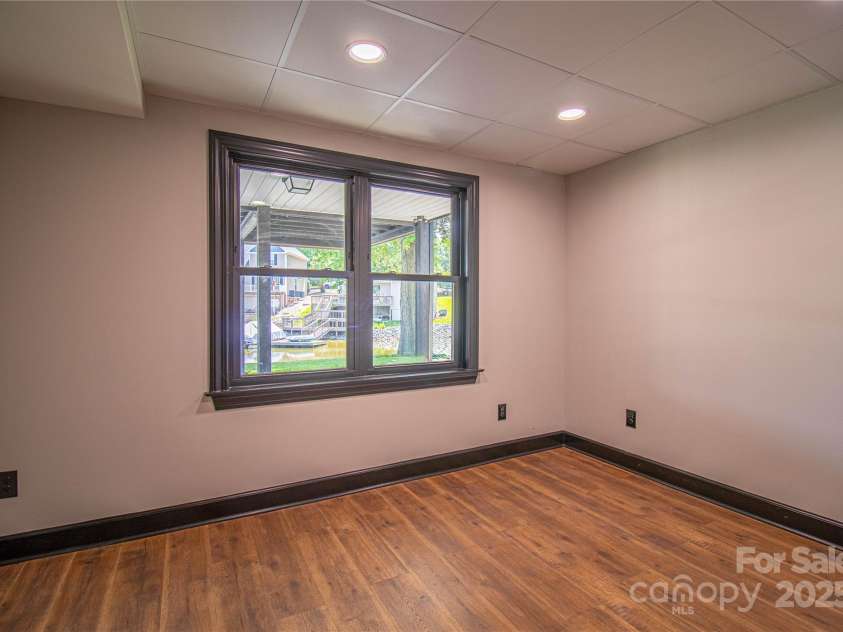 208 Sheppard Point, Lexington, NC 27292.  MLS# CAR4285278, YatesRealty ID 29258. 