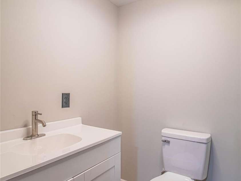 208 Sheppard Point, Lexington, NC 27292.  MLS# CAR4285278, YatesRealty ID 29258. 