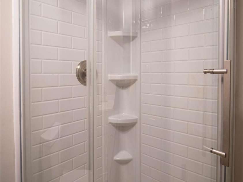 208 Sheppard Point, Lexington, NC 27292.  MLS# CAR4285278, YatesRealty ID 29258. 