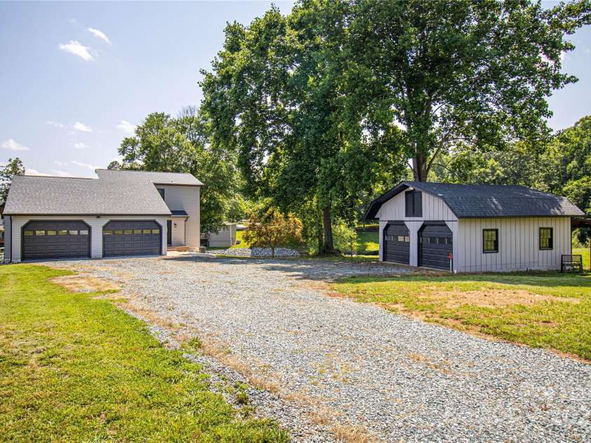 208 Sheppard Point, Lexington, NC 27292.  MLS# CAR4285278, YatesRealty ID 29258. 