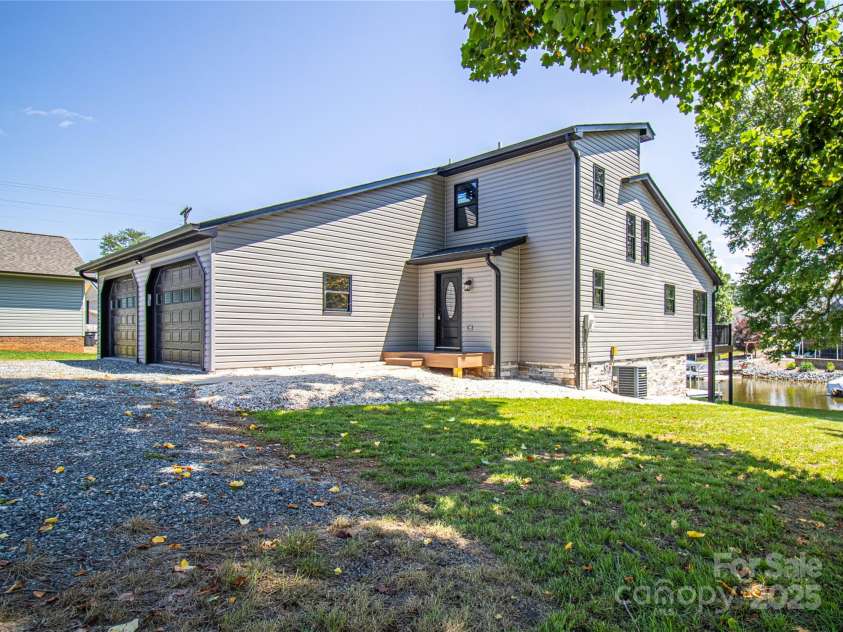 208 Sheppard Point, Lexington, NC 27292.  MLS# CAR4285278, YatesRealty ID 29258. 