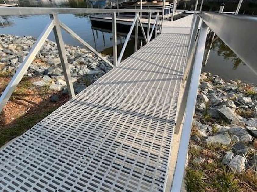 208 Sheppard Point, Lexington, NC 27292.  MLS# CAR4285278, YatesRealty ID 29258. 