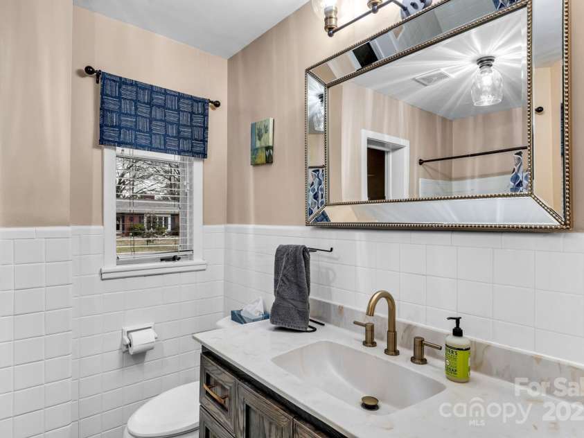 1101 Roundknob Avenue, Salisbury, NC 28144.  MLS# CAR4232007, YatesRealty ID 2926. Bathroom