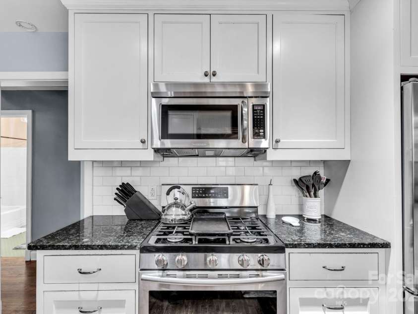1101 Roundknob Avenue, Salisbury, NC 28144.  MLS# CAR4232007, YatesRealty ID 2926. Gas Range