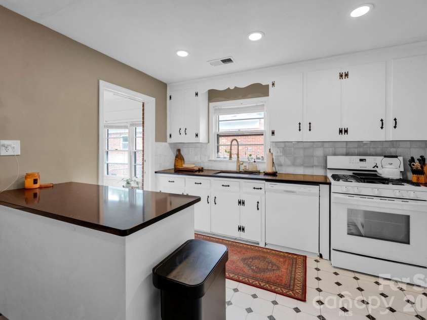 1227 Barkley Road, Charlotte, NC 28209.  MLS# CAR4352156, YatesRealty ID 2926. 