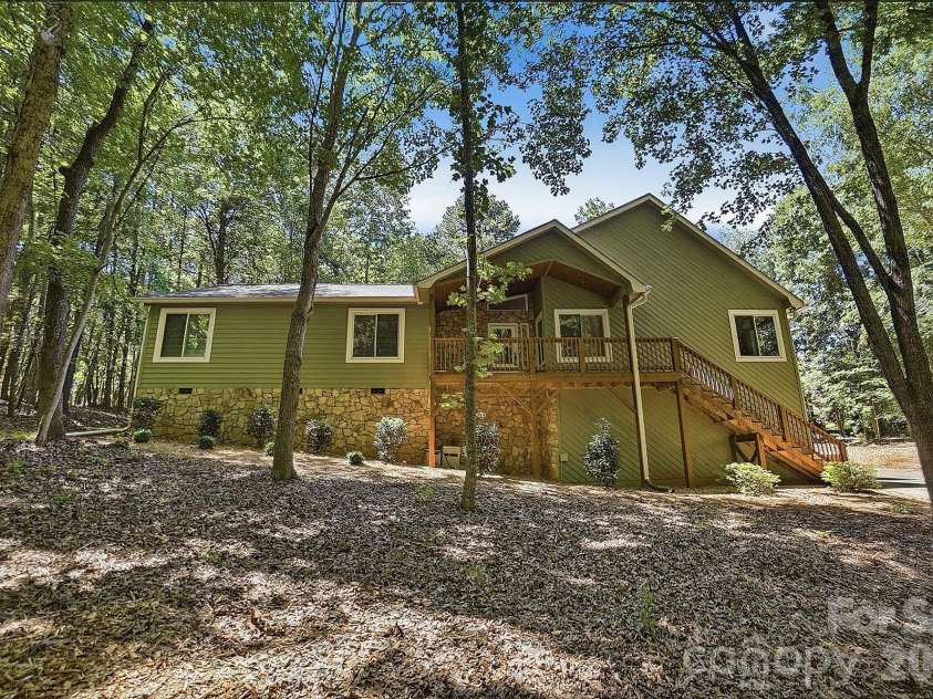 14428 Harbor Estate Road, Charlotte, NC 28278.  MLS# CAR4385688, YatesRealty ID 29261. 