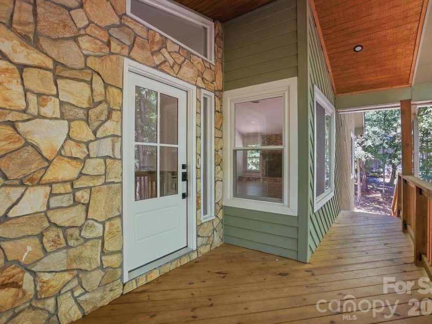14428 Harbor Estate Road, Charlotte, NC 28278.  MLS# CAR4385688, YatesRealty ID 29261. 