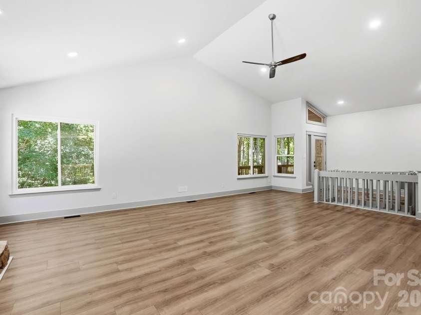 14428 Harbor Estate Road, Charlotte, NC 28278.  MLS# CAR4385688, YatesRealty ID 29261. 