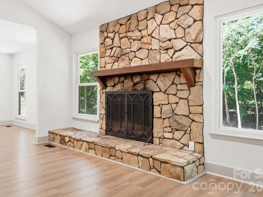 14428 Harbor Estate Road, Charlotte, NC 28278.  MLS# CAR4385688, YatesRealty ID 29261. 