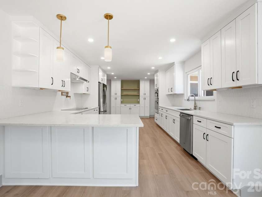 14428 Harbor Estate Road, Charlotte, NC 28278.  MLS# CAR4385688, YatesRealty ID 29261. 