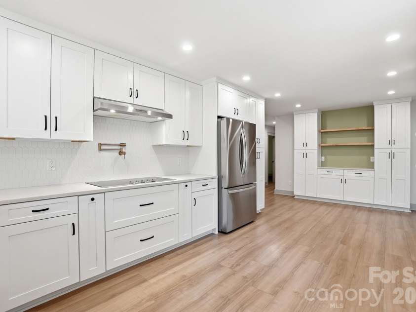 14428 Harbor Estate Road, Charlotte, NC 28278.  MLS# CAR4385688, YatesRealty ID 29261. 