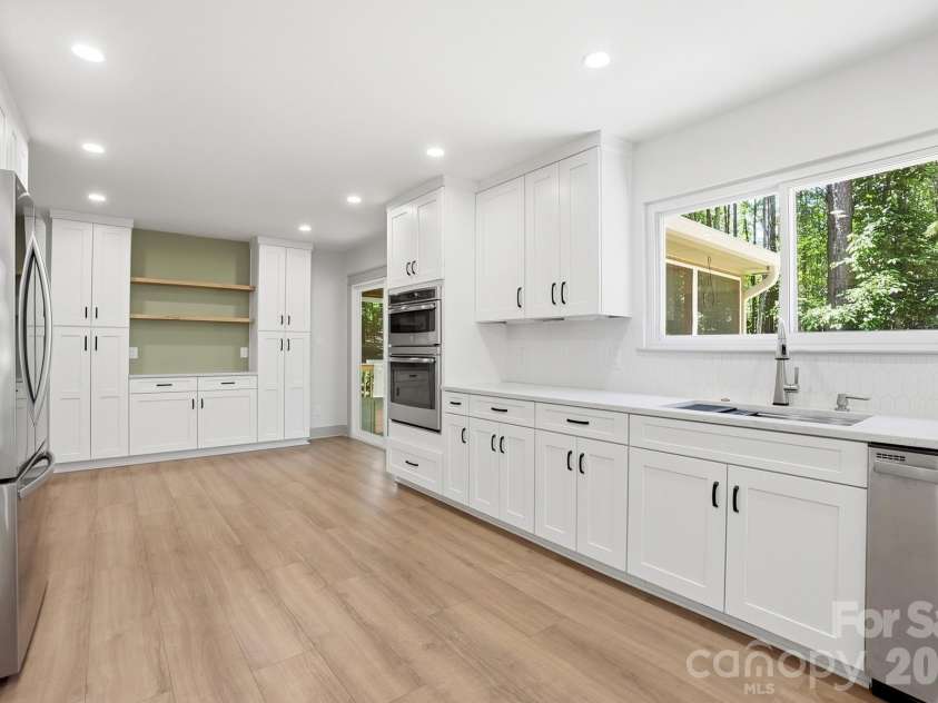 14428 Harbor Estate Road, Charlotte, NC 28278.  MLS# CAR4385688, YatesRealty ID 29261. 