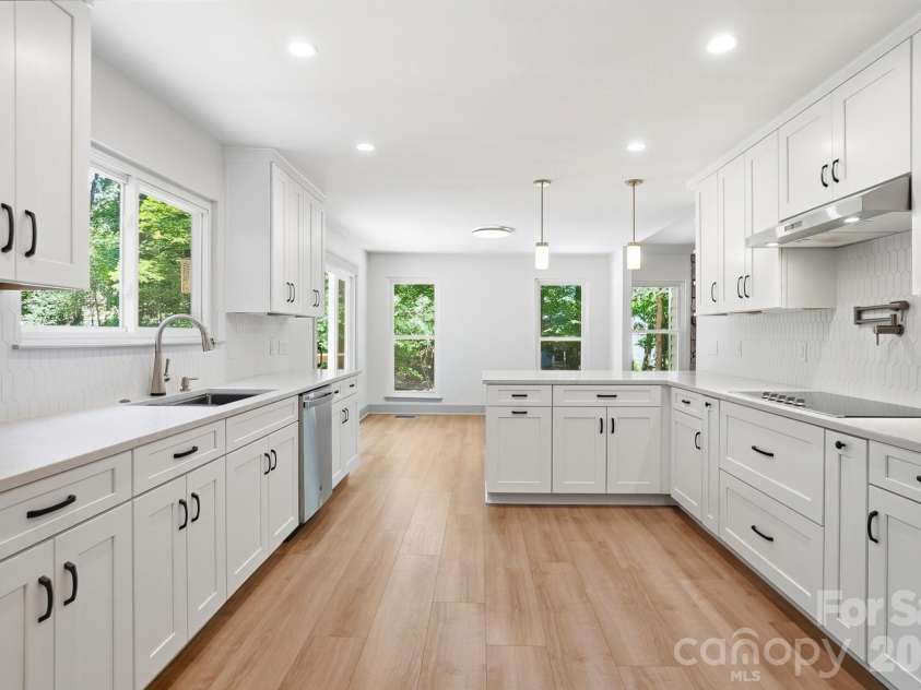 14428 Harbor Estate Road, Charlotte, NC 28278.  MLS# CAR4385688, YatesRealty ID 29261. 