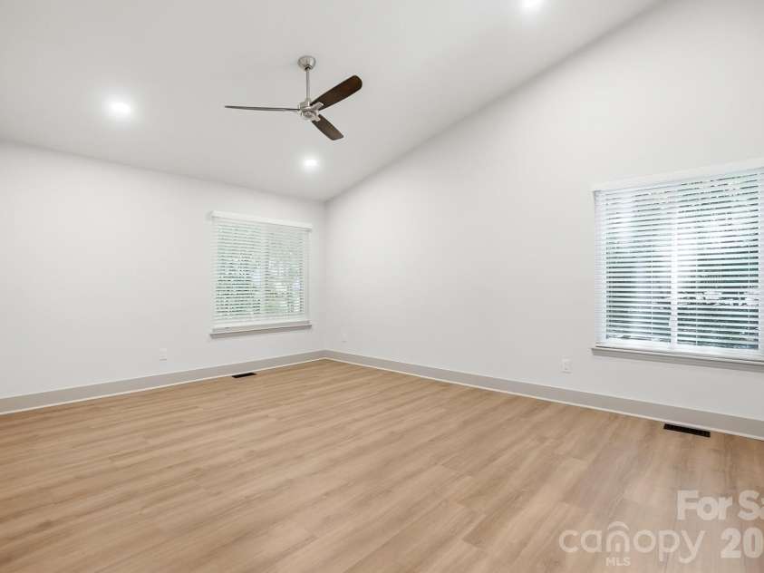 14428 Harbor Estate Road, Charlotte, NC 28278.  MLS# CAR4385688, YatesRealty ID 29261. 