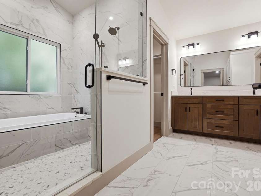 14428 Harbor Estate Road, Charlotte, NC 28278.  MLS# CAR4385688, YatesRealty ID 29261. 