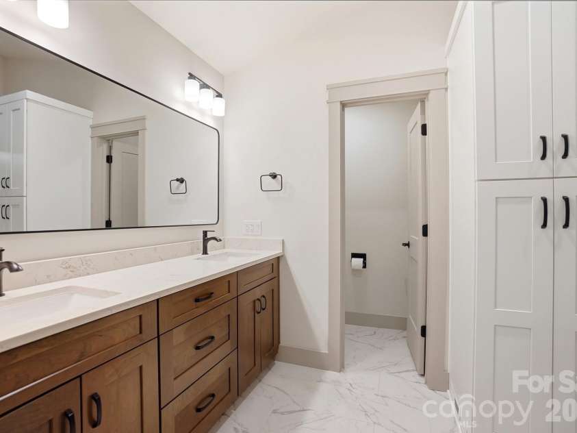 14428 Harbor Estate Road, Charlotte, NC 28278.  MLS# CAR4385688, YatesRealty ID 29261. 