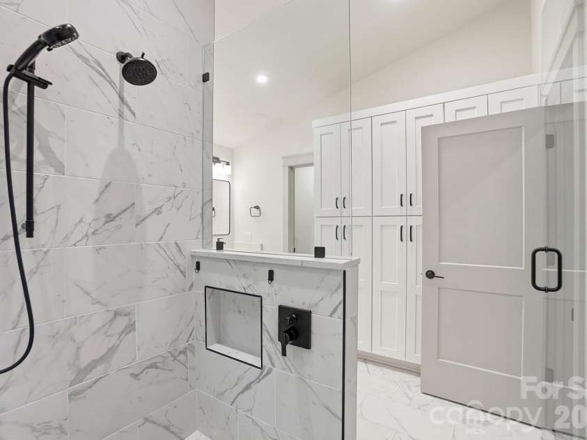 14428 Harbor Estate Road, Charlotte, NC 28278.  MLS# CAR4385688, YatesRealty ID 29261. 