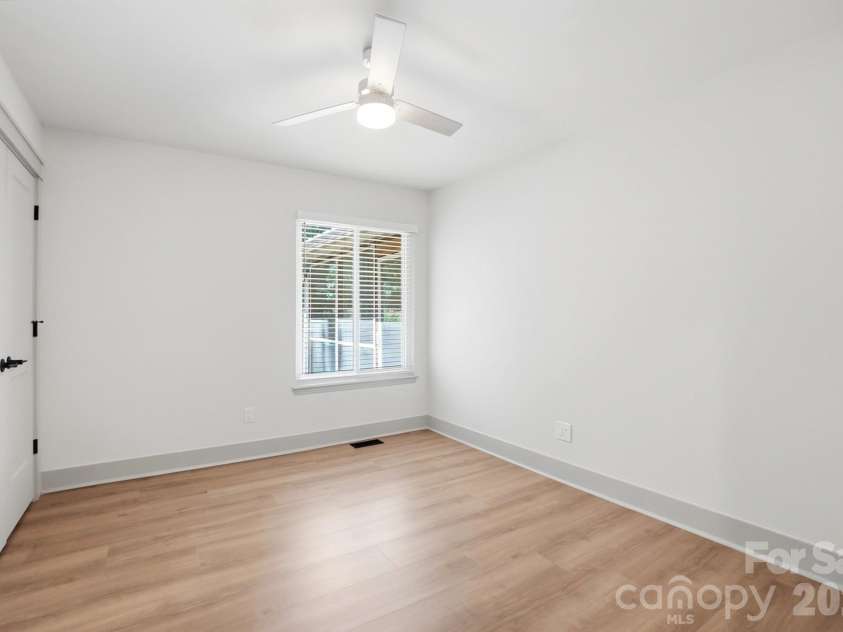 14428 Harbor Estate Road, Charlotte, NC 28278.  MLS# CAR4385688, YatesRealty ID 29261. 