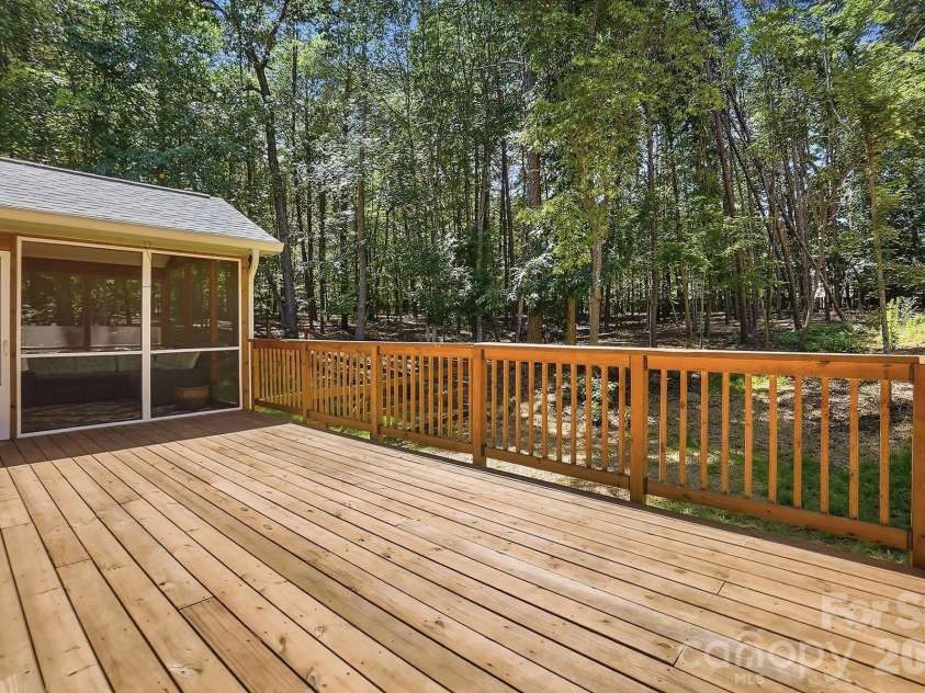 14428 Harbor Estate Road, Charlotte, NC 28278.  MLS# CAR4385688, YatesRealty ID 29261. 